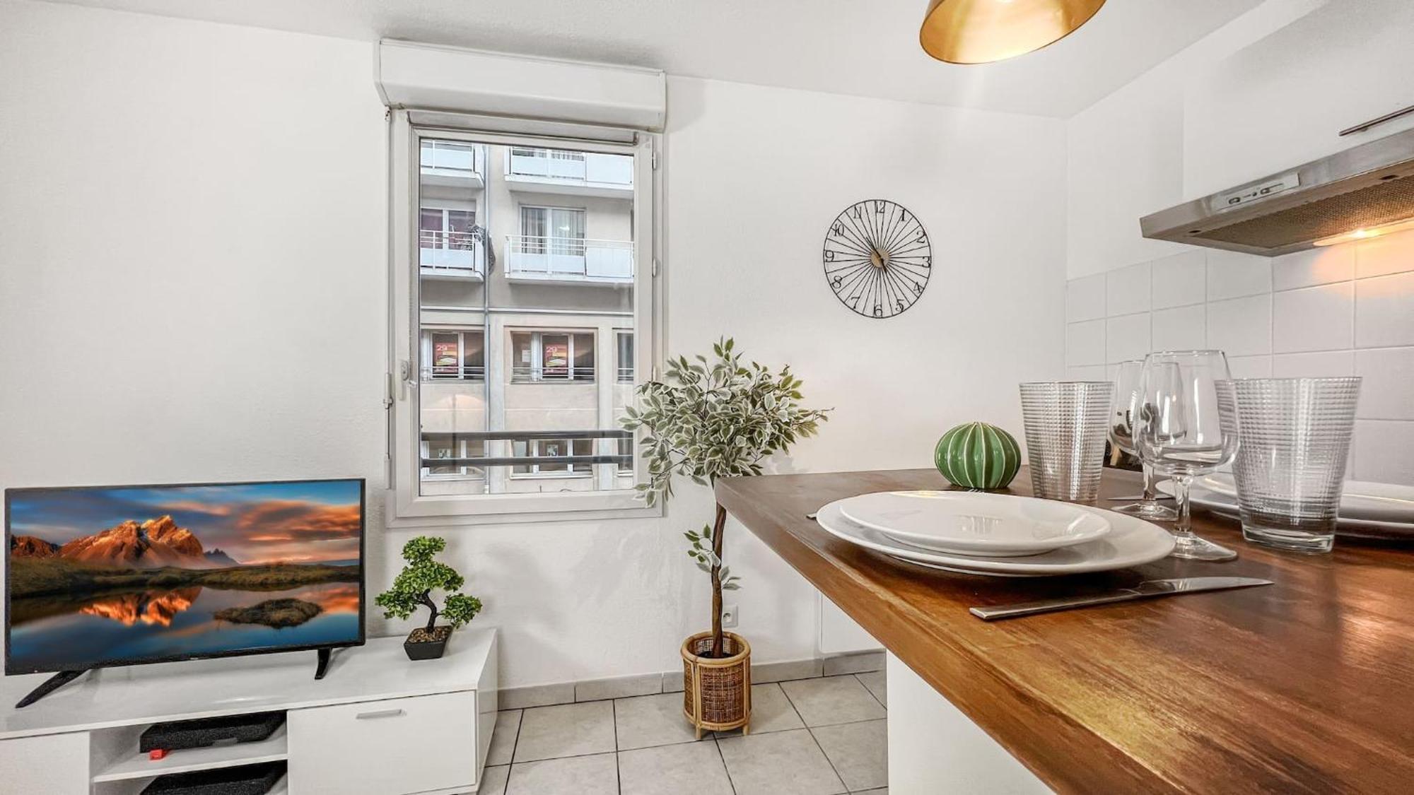 Homey Wild - Proche Gare Et Tram - Proche Centre - Balcon Prive - Parking Prive - Wifi Gratuit آنماس المظهر الخارجي الصورة
